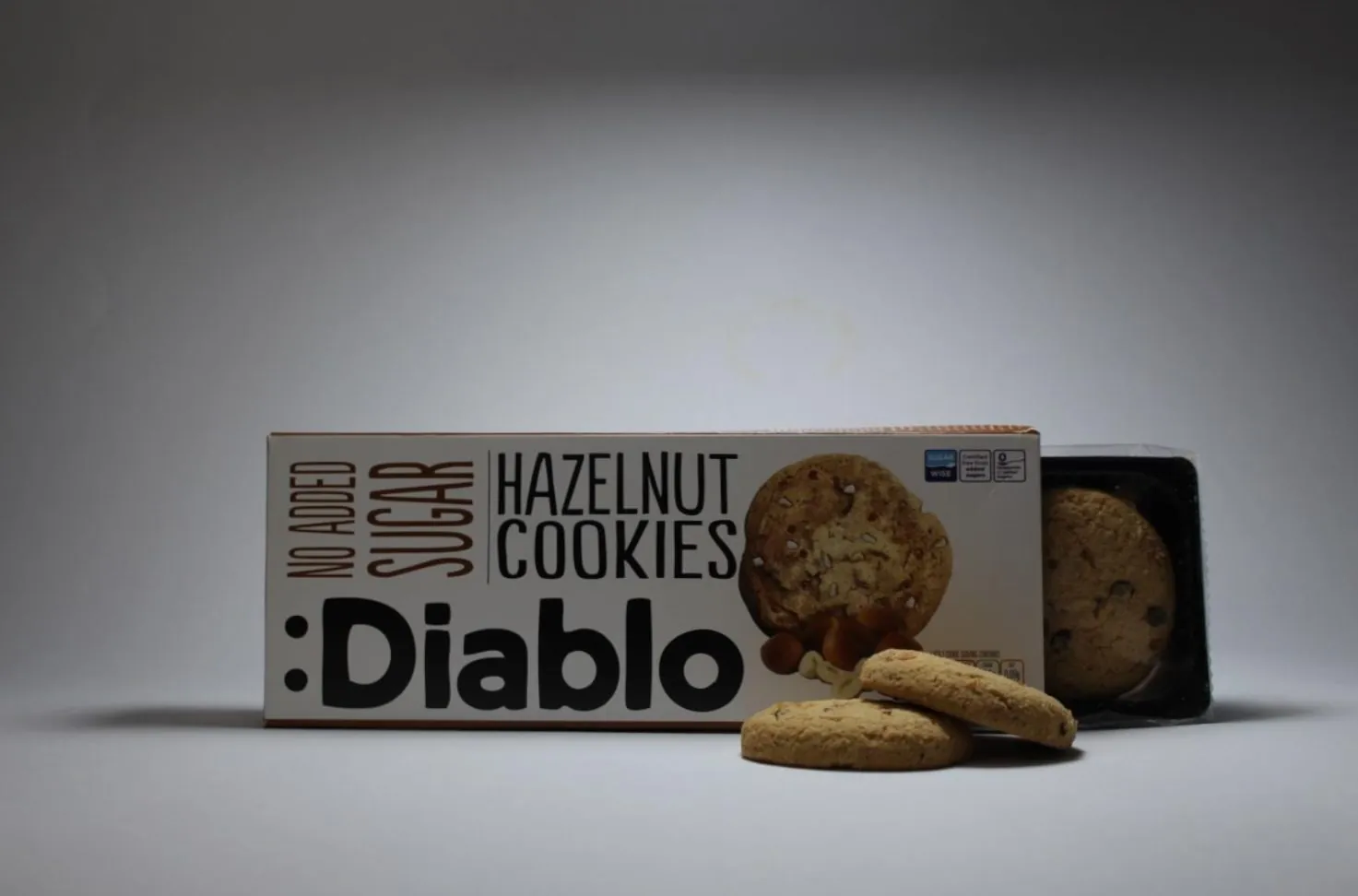 Cookie packaging with cookies